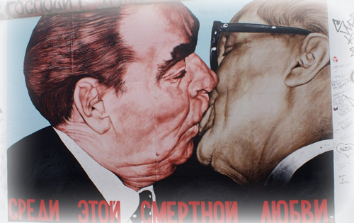 Berlin : Socialist fraternal kiss